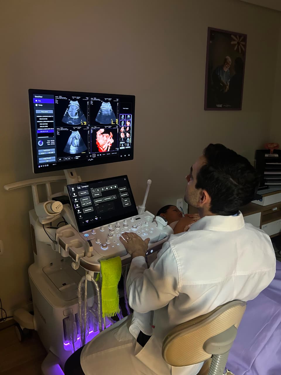 Dr. Halyson Ponte em atendimento